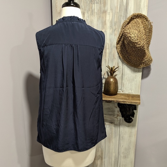 💐SOLD💐Tommy Hilfiger navy sleeveless blouse - Picture 3 of 7